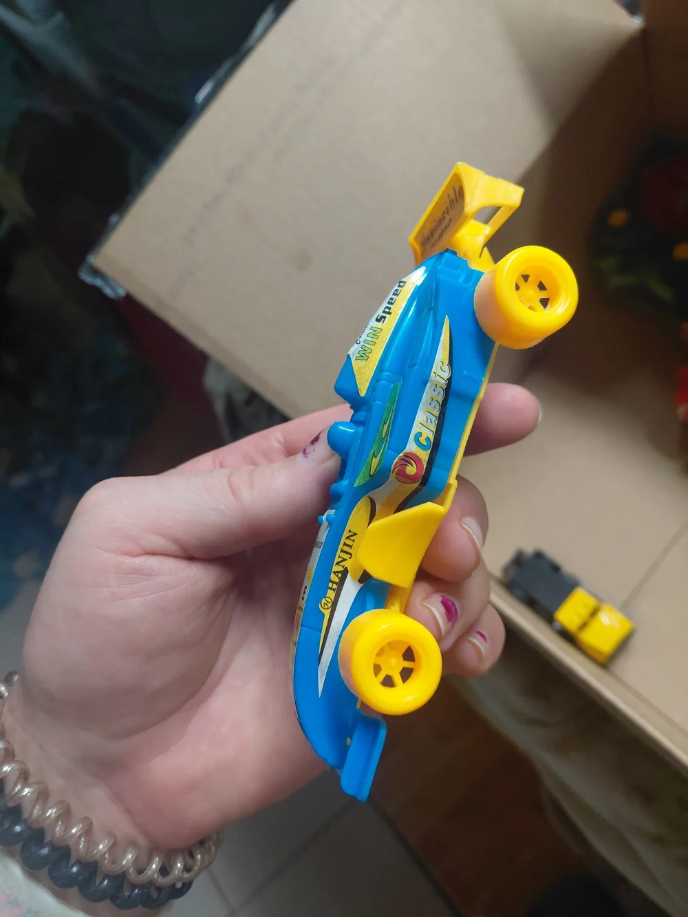 Kenneth toys formula 1 2020 yellow and blue plastic race car 1:57 scale hanjin